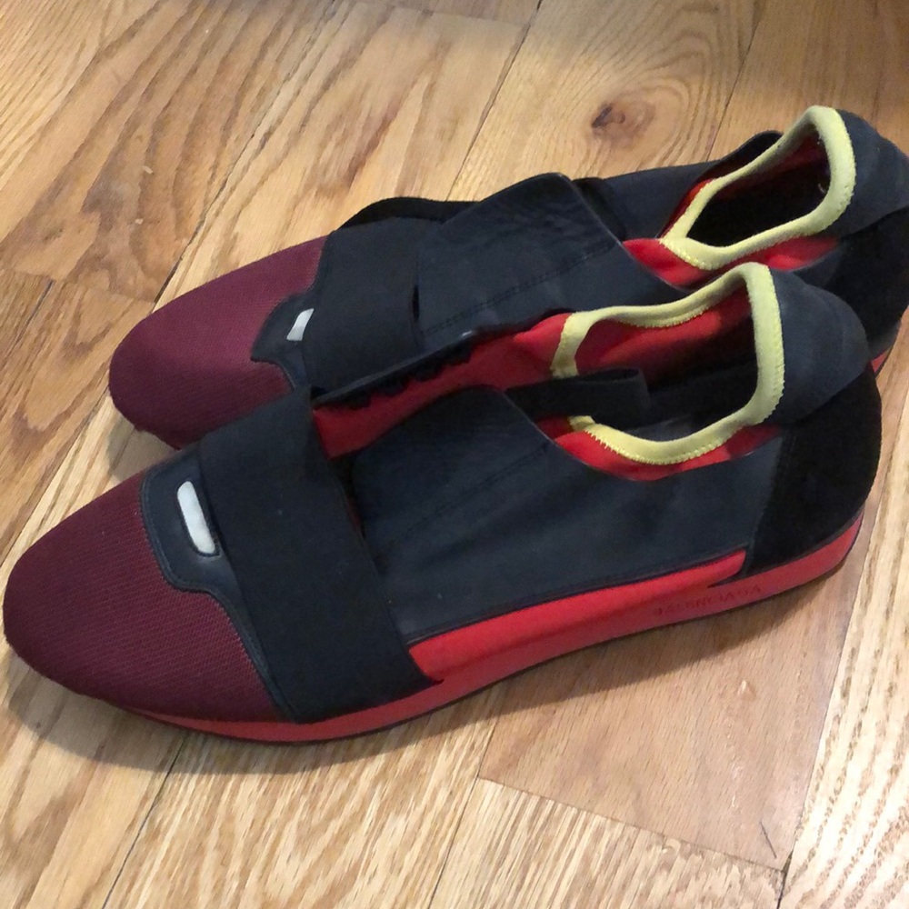 Balenciaga Black and Burgundy Athletic Shoes for Men - Picture 3 of 8